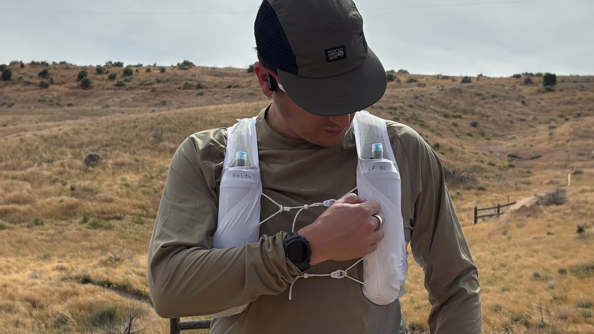 Close up of tester Will Porter wearing Raide LF 5L running vest showing off chest straps and water bottle chest pocket